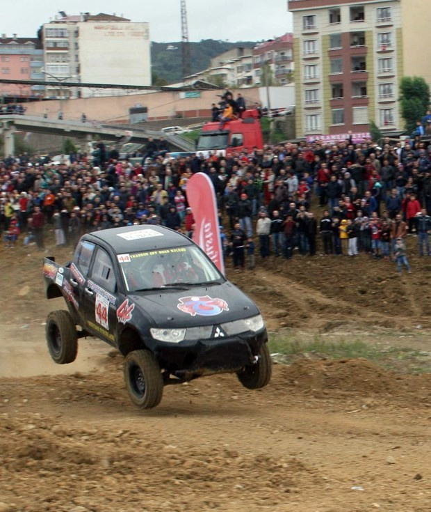 Trabzon’da off-road'da  zorlu mücadele