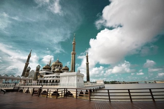 Dünyanın en güzel 50 camisi 2'si Türkiye'den