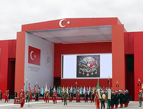 Cumhuriyet kutlamasında Osmanlı arması