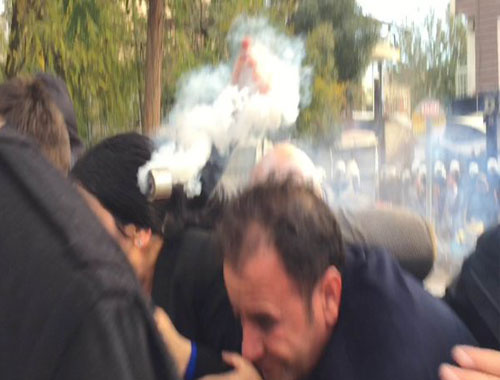 Figen Yüksekdağ'ın kafasına biber gazı isabet etti
