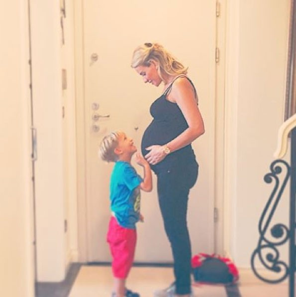 Esra Erol kaç aylık hamile instagram resimleri