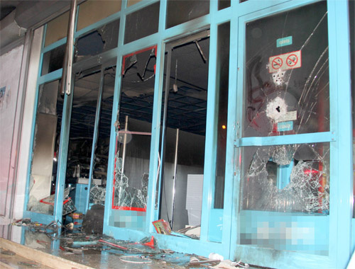 PKK yandaşları market yağmaladı