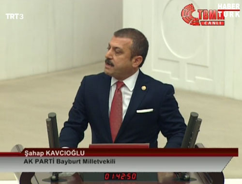 Şahap Kavcıoğlu yemin ederken HDP'lilere döndü