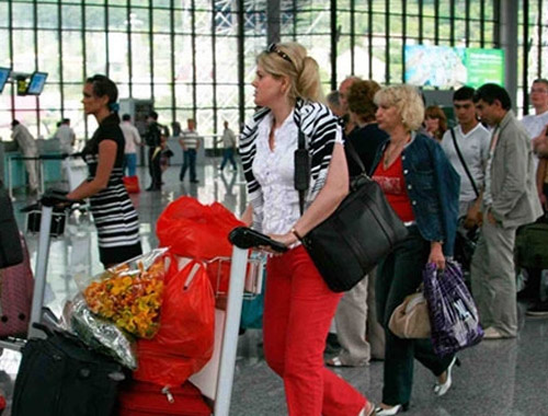 Rus turistler Türkiye tatillerini iptal ediyor
