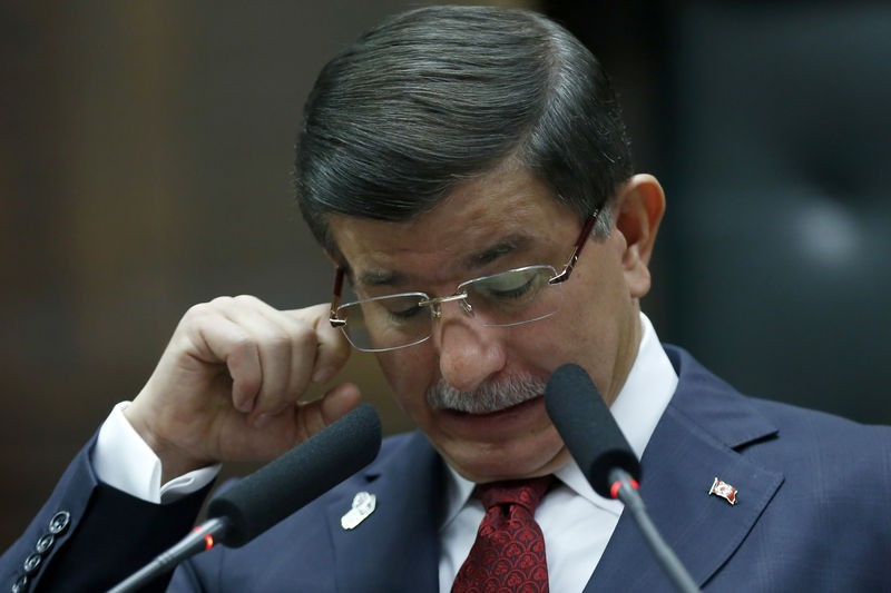 Başbakan Davutoğlu gözyaşlarını tutamadı