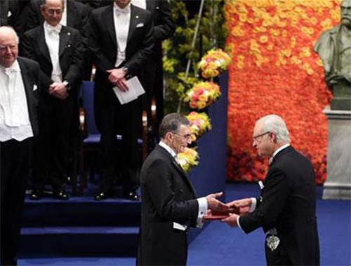 Stockholm'de tarihi tören: Aziz Sancar, Nobel Kimya Ödülü'nü aldı