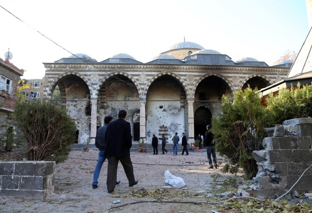 Diyarbakır'daki tarihi camideki tahribat ortaya çıktı