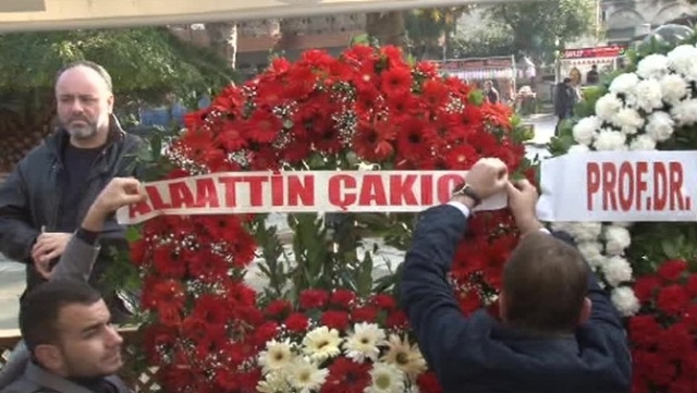 Alaattin Çakıcı'nın gönderdiği çelenk MHP cenazesini karıştırdı!