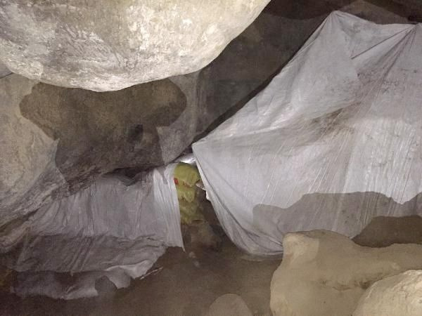 PKK mağarasına zorlukla giren asker şaştı kaldı