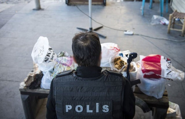 Diyarbakır Sur'da polis eşlerinden sürpriz!