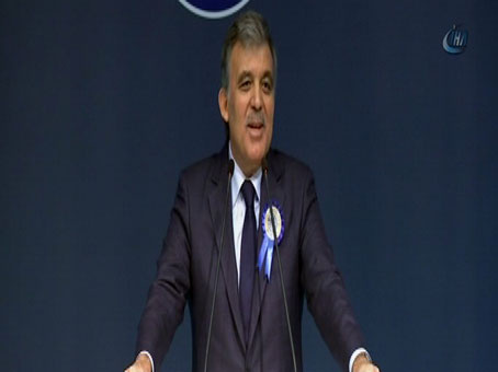 Abdullah Gül, 'Zindandan Mehmed'e Mektup' şiirini okudu