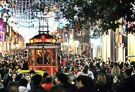 İstanbul'da yılbaşında Noel Baba'lı güvenlik önlemi!