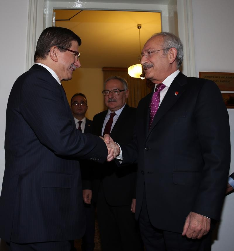 Kılıçdaroğlu, Davutoğlu'nu Meclis'te böyle karşıladı!