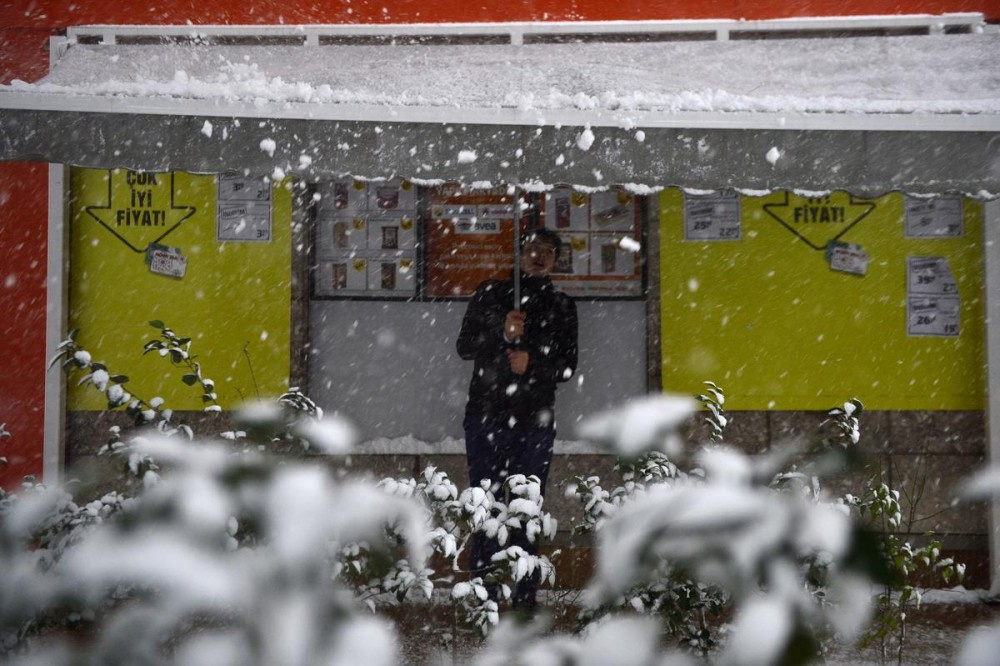 İstanbula kar yağdı! Karpostallık görüntüler meydana çıktı...