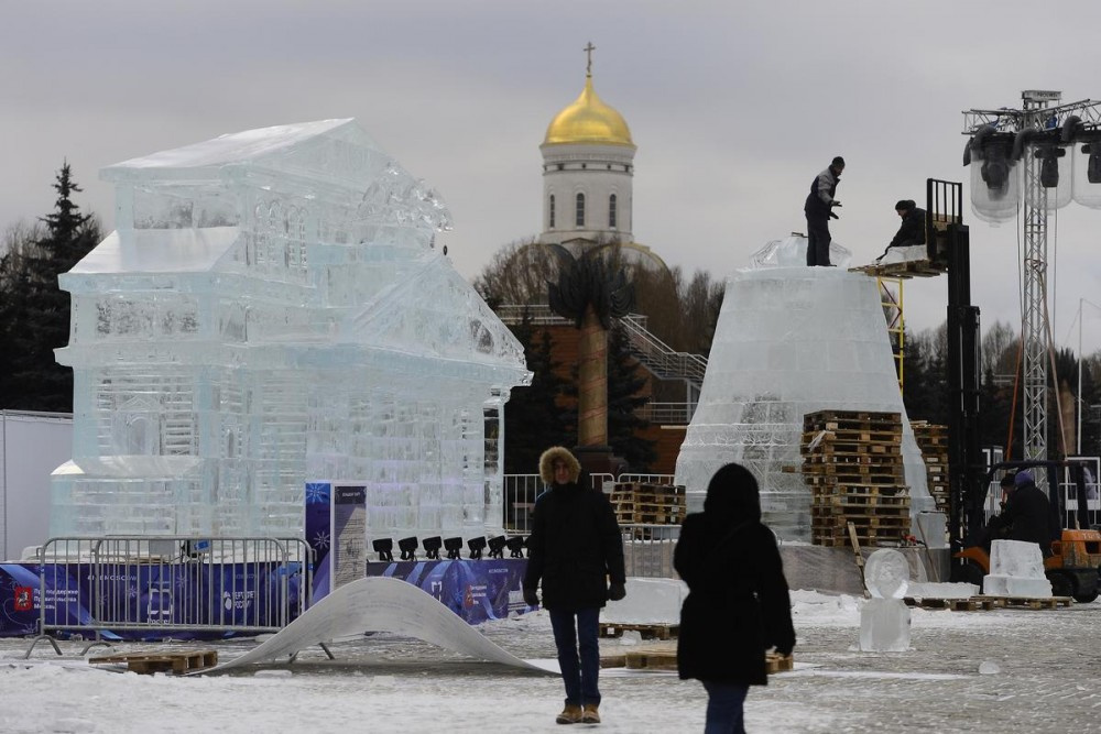 Moskova'da buzdan minyatür sergisi açıldı