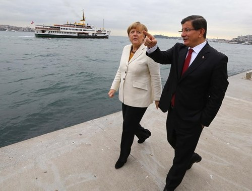 Başbakan Davutoğlu ile Merkel'den flaş görüşme