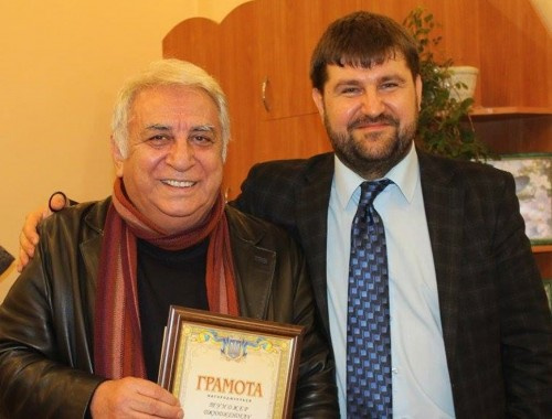 Oyun yazarı Tuncer Cücenoğlu'na sürpriz ödül!