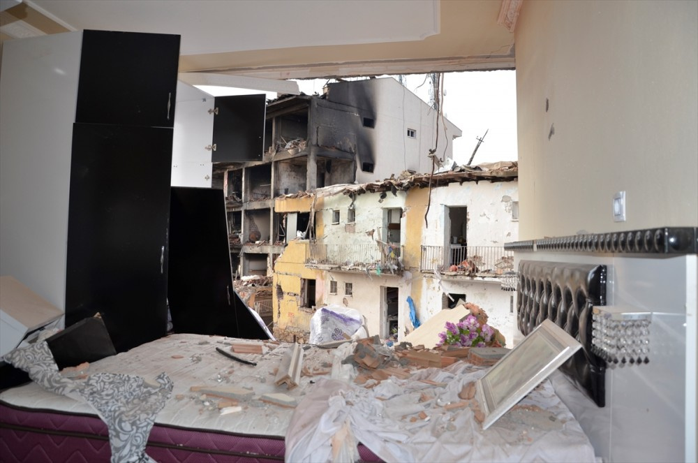 Diyarbakır'da bombalı saldırı işte Çınar'daki korkunç görüntüler 