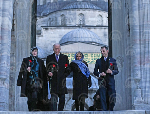 Biden, Sultanahmet saldırısının yaşandığı alana çiçek bıraktı