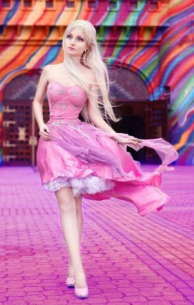 Brezilyalı Barbie şaşırtıyor