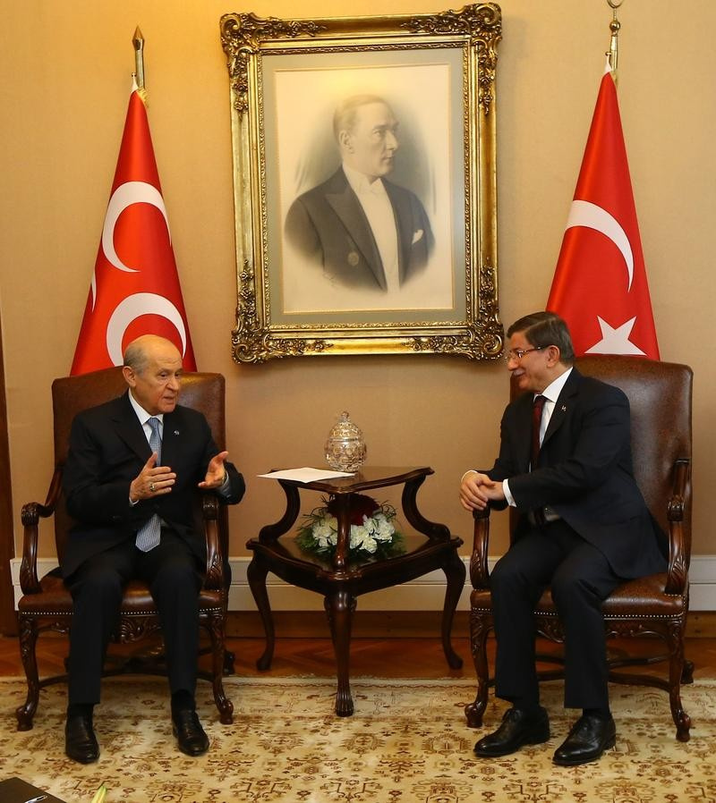 MHP Lideri Bahçeli, Davutoğlu'nu bakın nasıl karşıladı!