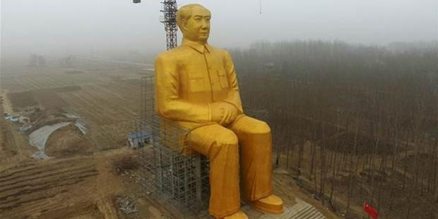 Çin'de Mao'nun altın kaplama heykeli dikildi