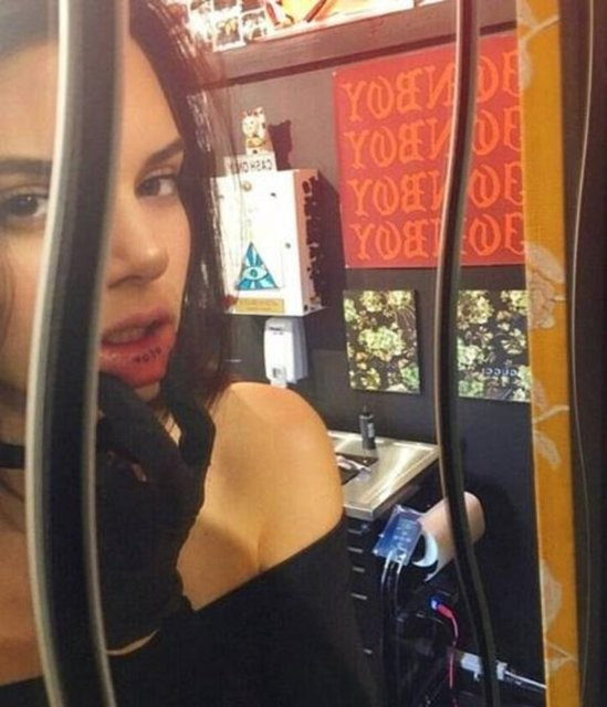 Kendall Jenner'dan yeni dövme! Hem de öyle bir yerine ki... 