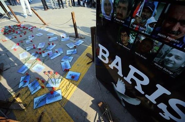 Ankara katliamı anması Ankara Garı önünde...