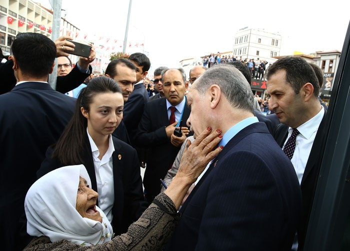 Konyalı kadın Erdoğan'ı karşısında görünce...