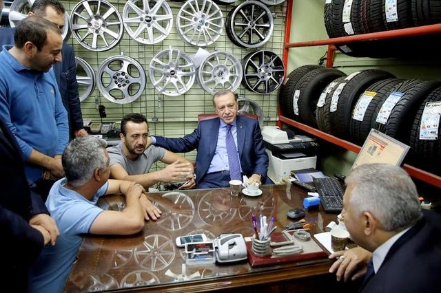 Erdoğan'ın elini fazla sıkan berber konuştu