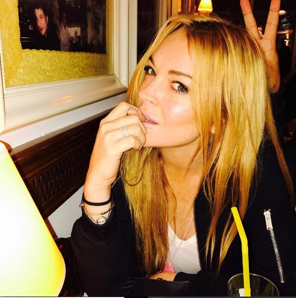 Lindsay Lohan bu sefer çıplak