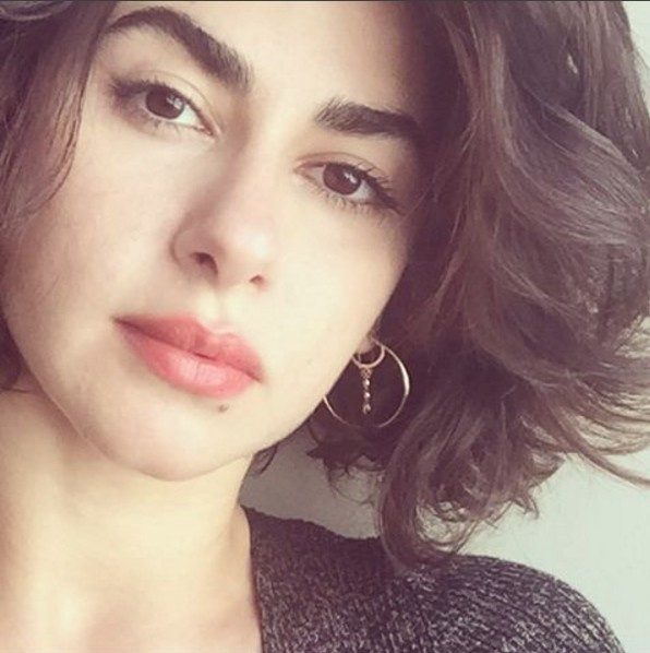 Nesrin Cavadzade'nin elbisesi İnstagram'da olay oldu