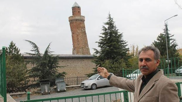 Pisa değil Elazığ! Minareyi gören şaşıp kalıyor!