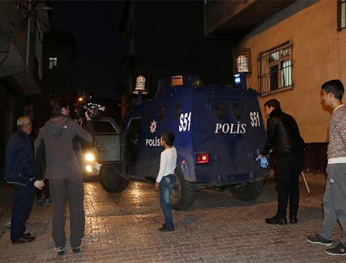 Beyoğlu'nda hareketli dakikalar: 'Arabada bomba var' deyip kaçtı!