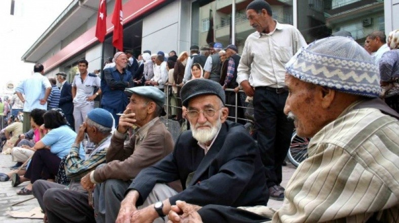 Emeklinin gözü kulağı bu haberde işte 2017 zamlı maaşlar!