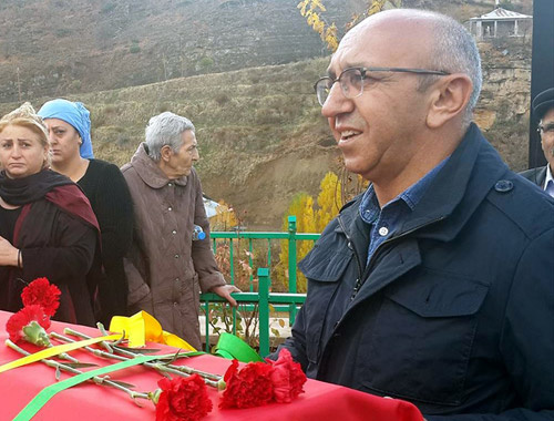 İnadına yapıyor HDP'li vekil terörist cenazesinde