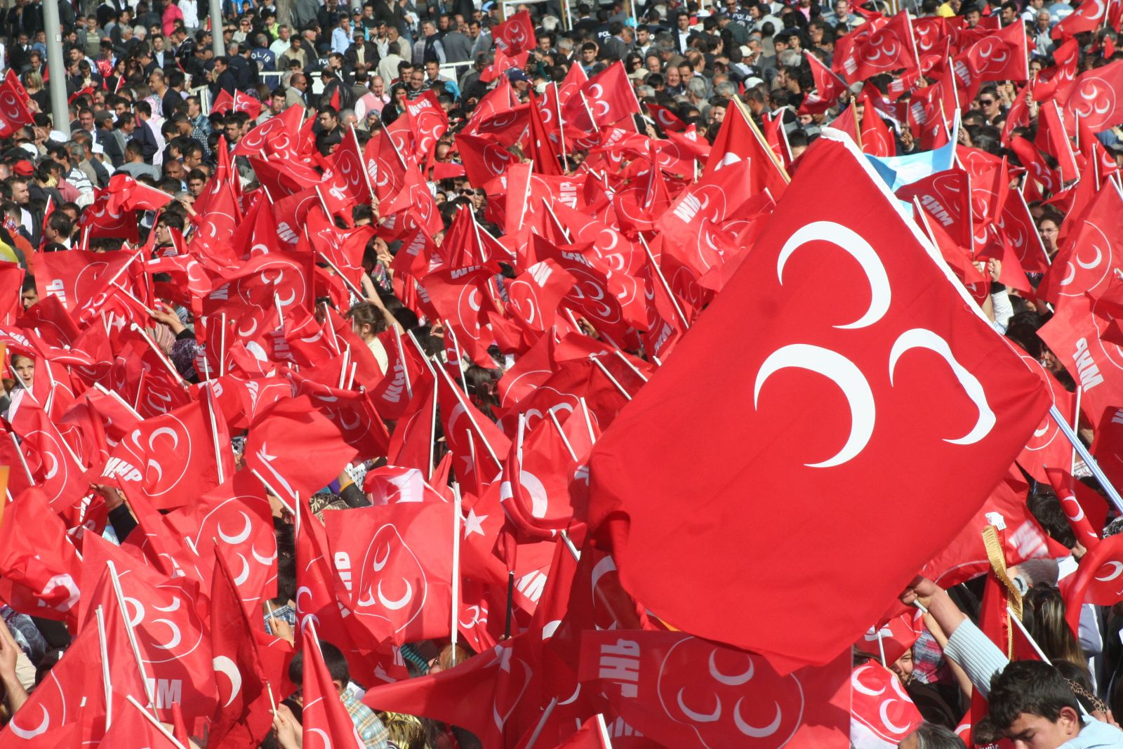 MHP'den teşkilatlarına sakin olun çağrısı!