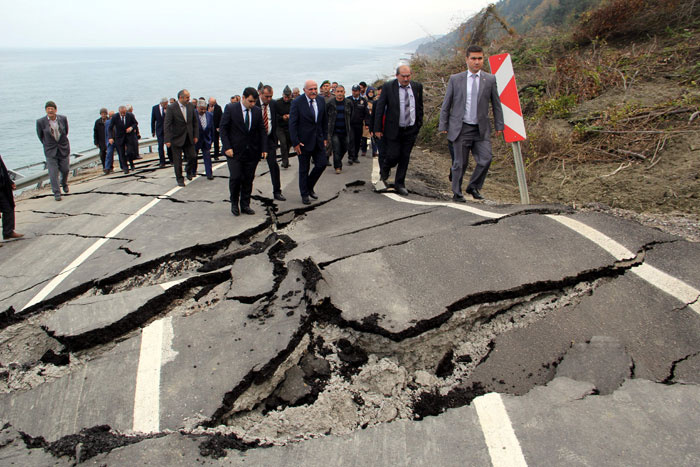 Sinop'ta şok manzara adeta yer yarıldı!