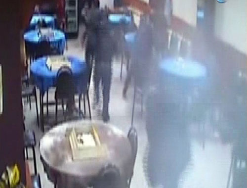 Sultanbeyli'de kahvehaneye düzenlenen silahlı saldırının görüntüleri ortaya çıktı