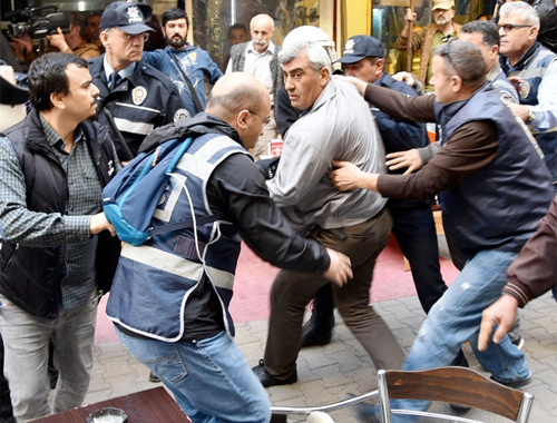 HDP gözaltılarına protestoya müdahale 6 ilde gösteri