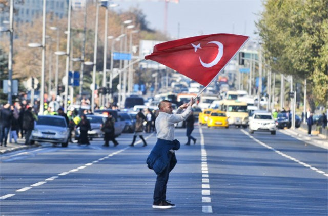 İstanbul patlamaları tüm Türkiye'yi sokağa döktü