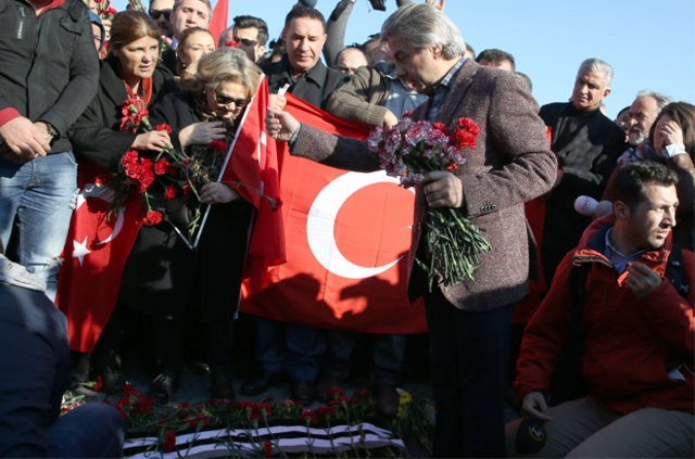 İstanbul patlamaları tüm Türkiye'yi sokağa döktü