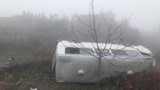 İzmir'de korkunç kaza öğrenci servisi devrildi