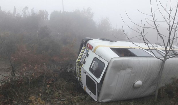 İzmir'de korkunç kaza öğrenci servisi devrildi