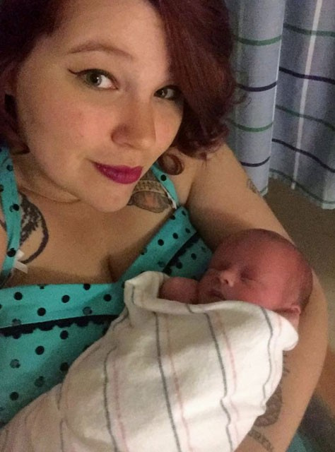 2 aylık hamileliğini öğrendi ertesi gün doğum yaptı!