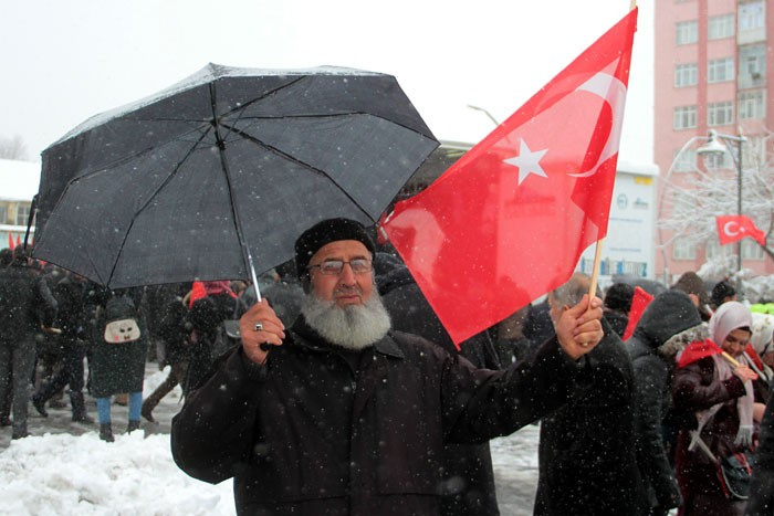 Elazığ'da binlerce insan sokaklara döküldü!