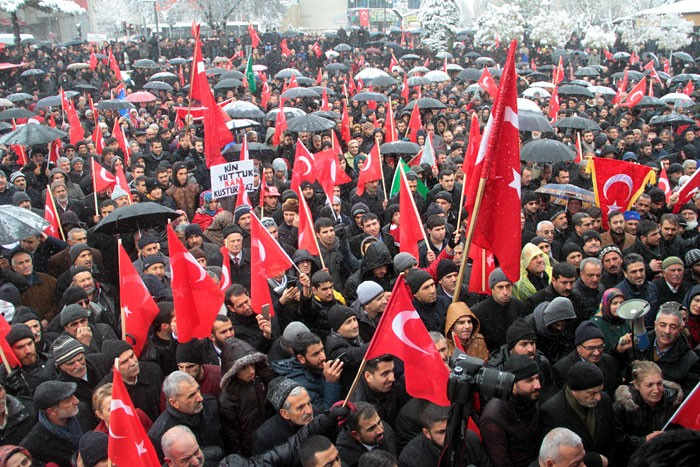 Elazığ'da binlerce insan sokaklara döküldü!