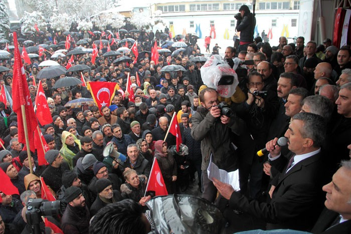 Elazığ'da binlerce insan sokaklara döküldü!