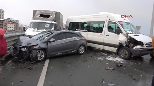 Rize'de korkunç kaza 15 araç birbirine girdi