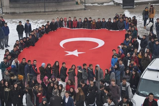 Lise öğrencilerinden polise sürpriz